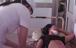 Nữ sinh rơi ra đường vì ô tô khách 'quên' khóa cửa