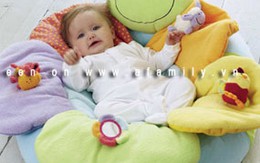 Ghế đệm giúp bé yêu tập ngồi