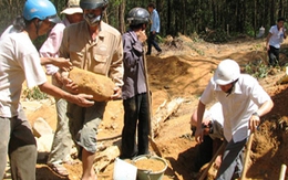 Xôn xao ngọn đồi có vàng ở Huế 
