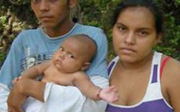 Bé trai 2 tháng tuổi đã biết nói