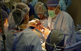 Bà mẹ sinh 6 chỉ trong 3 phút