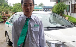 Tài xế taxi cắn tay kẻ cướp, thoát chết trong đêm