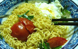 E102 trong mì gói ảnh hưởng “chuyện ấy” của chàng?