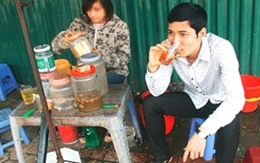 Cay đắng cử nhân 2 bằng giỏi bán trà đá 