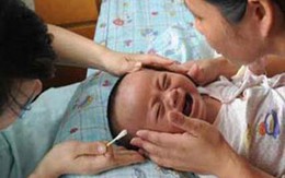 Bé 2 tuổi rơi từ tầng 10 vẫn sống