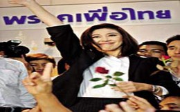 Nữ thủ tướng đầu tiên của Thái Lan: Nhan sắc và… bình ổn