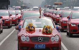 Đại gia rước dâu bằng 35 xe Audi đỏ