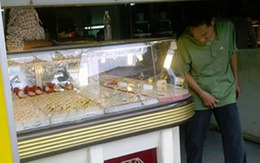 Đập tủ cướp vàng giữa ban ngày