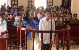Ghen cuồng, đâm chết bạn gái