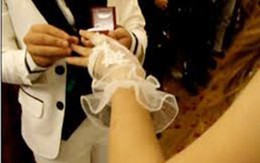 Đang cưới, phát hiện chú rể... là nữ