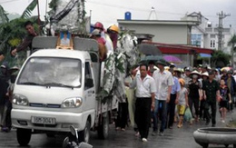 13 mạng người và nỗi đau những vòng hoa trắng  