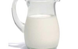 Sữa bò "quá mặn" đối với trẻ nhỏ