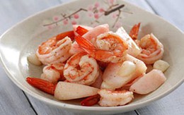 Món ngon lạ: Tôm xào quả đào tươi