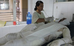 Đứng xem lửa thiêu chết bà con cùng làng
