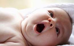 Bé gặp nguy hiểm do tắm nước lá