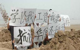 Tự đào hố chôn mình để đòi lương 
