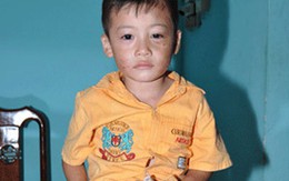 Bé 5 tuổi bị cha dượng đánh đập dã man