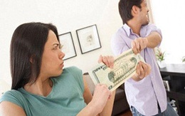 Lục đục vì vợ tiết kiệm
