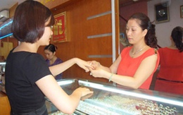 Giá vàng liên tục thoái lui