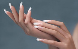 Nốt đen dưới móng là bệnh gì?