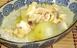 Canh gà nấu tảo biển, bí đao 