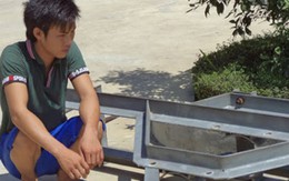 Thiếu tiền ăn chơi, dỡ cột điện cao thế… bán
