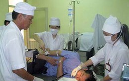 Bệnh viện bị đập phá trong đêm