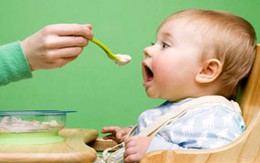Nguy cơ trẻ nhiễm HIV do thức ăn nhai sẵn 