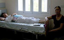 Đã "mọc sừng", còn bị đánh đau