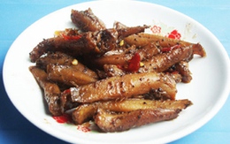 Mặn nồng cá bống kho tiêu cuối mùa mưa