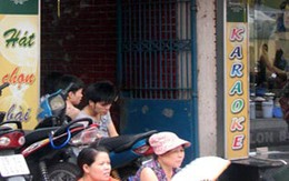 Múa thoát y ở quán karaoke trung tâm Hà Nội 