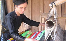 Mê ly trang phục thổ cẩm