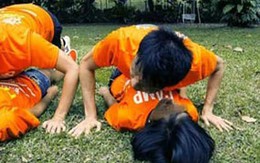 Nữ sinh phát khóc vì trò chơi nam nữ ở trường