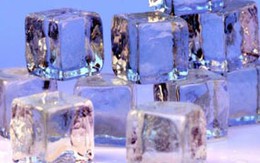 Dưỡng da trắng đẹp bằng nước đá