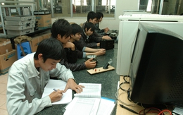 Một người đi học, cả nhà “bở hơi tai”