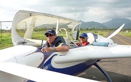 Du lịch khắp nơi bằng... máy bay tự chế