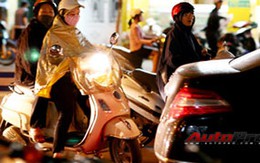 Kinh nghiệm chọn áo mưa và đi xe máy trời mưa