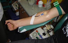 Nhiễm HIV, vẫn hiến máu suốt 20 năm 