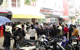 Công an “gồng mình” bảo vệ con nợ