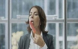 Liếm kem cũng quấy rối tình dục?