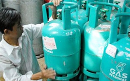Không để bình gas trong tủ bếp kín