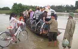 Hà Tĩnh: HS phải nghỉ học vì lũ