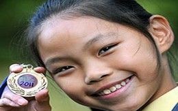 10 tuổi, thành thạo 10 ngôn ngữ