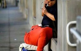 Người đàn ông có “cậu nhỏ” nặng hơn 45kg