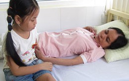 Cô gái biến thành "bà già" đã nhập viện