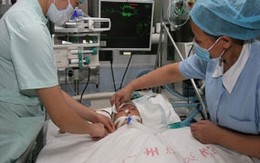 Em bé bị xe cán ở Trung Quốc đã qua đời
