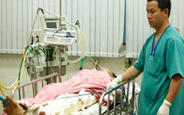 Xe khách đấu đầu xe tải, 12 người nhập viện