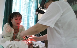 "Nạn" phong bì: Một phần do thói quen của bệnh nhân
