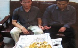 Bắt quả tang hai đối tượng ngoại quốc lừa bán vàng