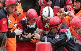 Trẻ sơ sinh bị vùi lấp 2 ngày vẫn sống